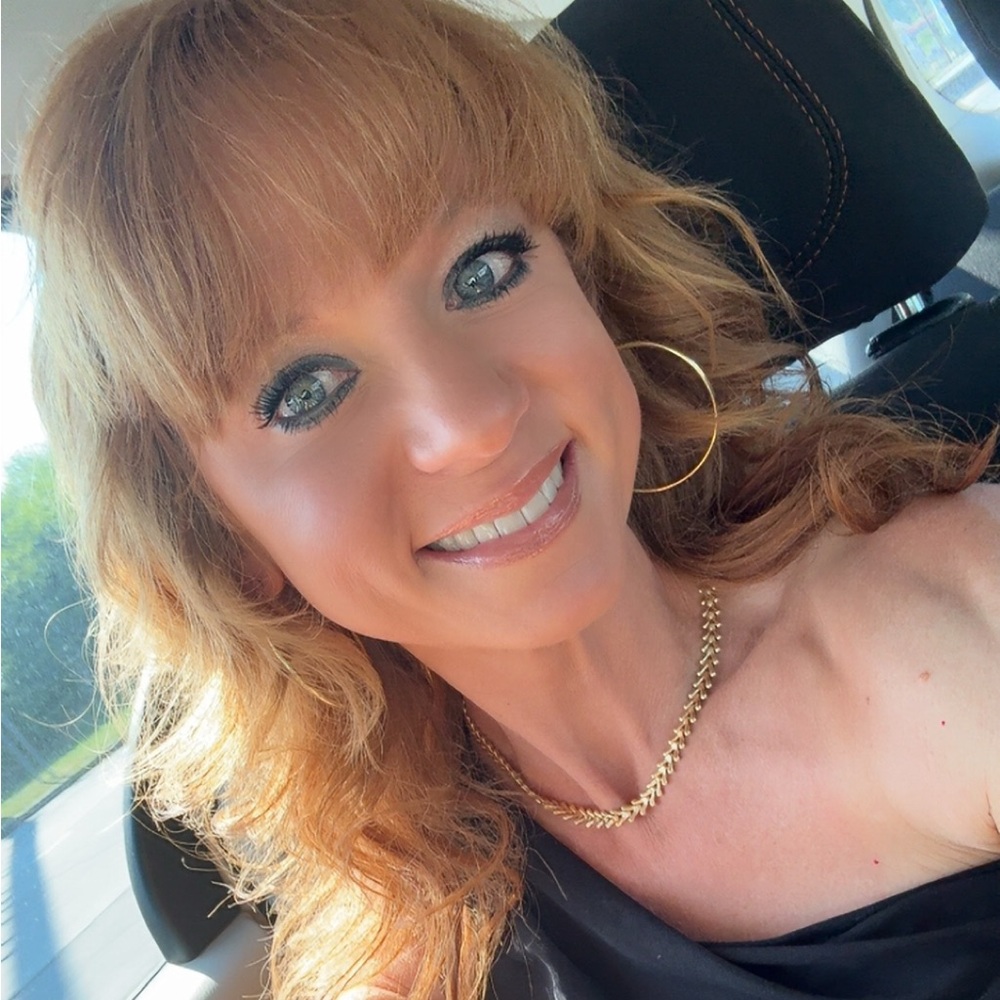 Meet your Posher, Laurie